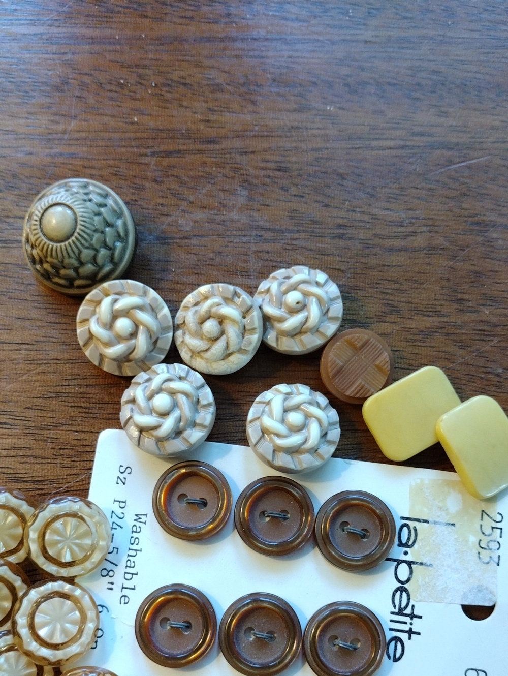 Vintage Button Collection - Picture 4 of 4